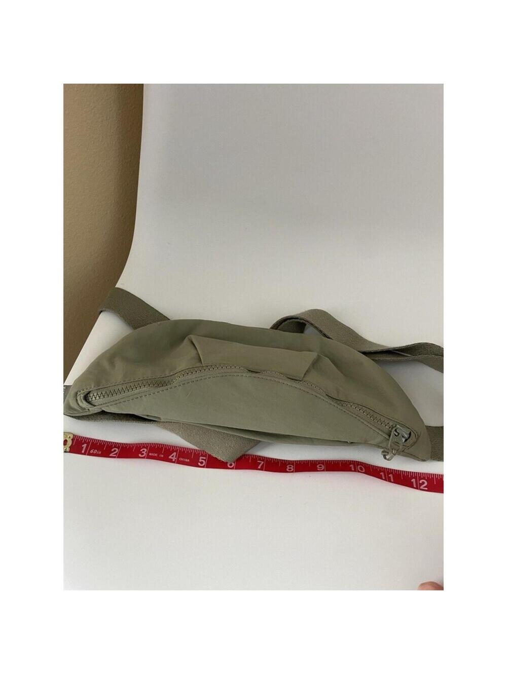 Athleta Kinetic Waist Bag Fanny Pack Belt Bag Shadow Olive Green Adjustable - Picture 2 of 14